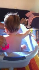 bisou a papa dans la baignoire