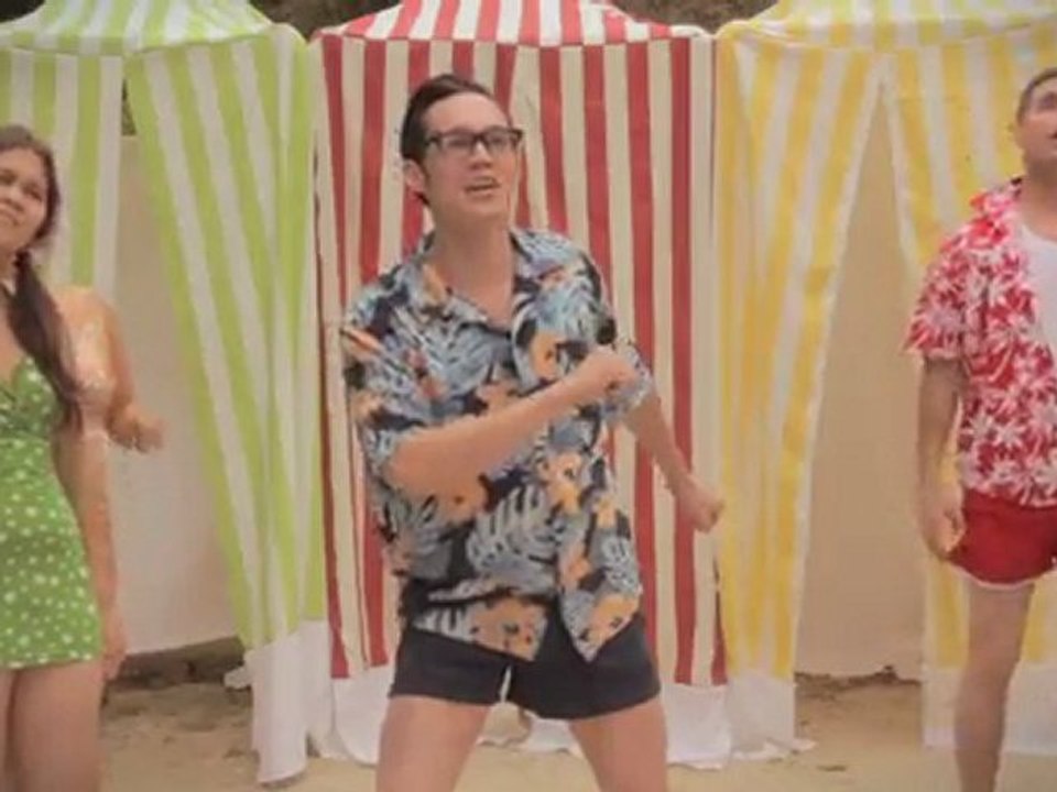 Alien Beach Crashers - трейлер