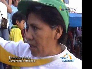 Automóvil cae sobre puestos de un mercado en Abancay