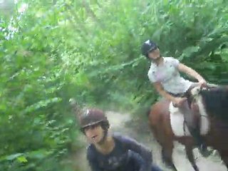Deux folles qui chantes.