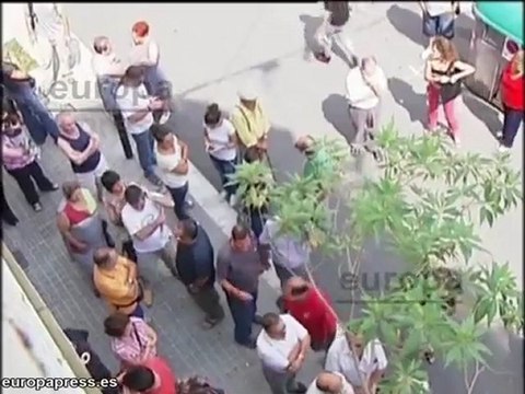 La plataforma Stop Desahucios para uno en Badalona