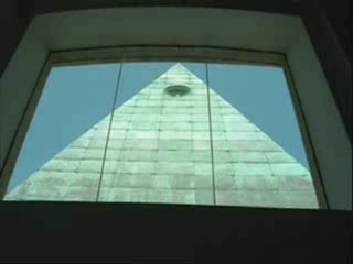 COUR SUPRÊME DE JERUSALEM ET PYRAMIDE iLLUMiNATi