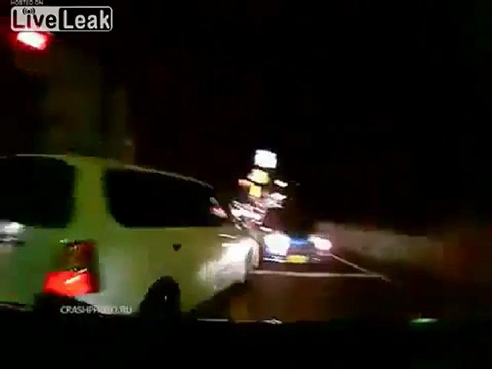 Cop zieht blind in Verkehr