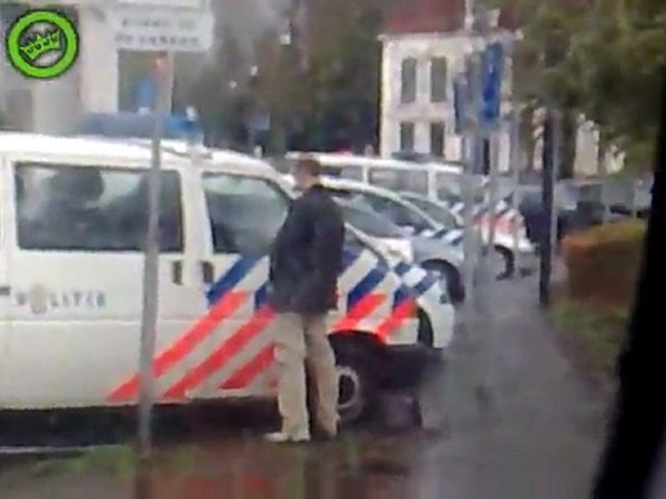 Man pist op Polize Fail