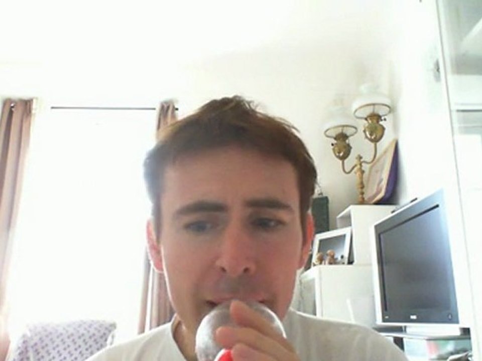 Wiwi égratigne "help me stay"