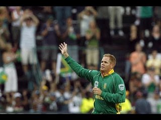 Cricket Video News - On This Day - 16th July - Muralitharan, Botham - Cricket World TV