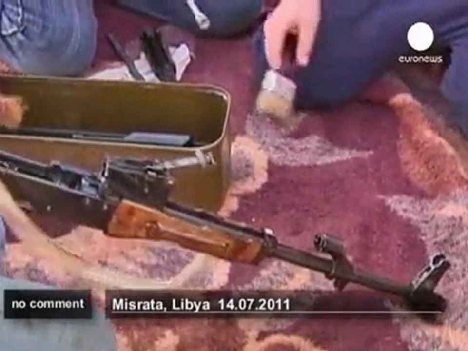 Libye : les armes des rebelles nettoyées... - n...