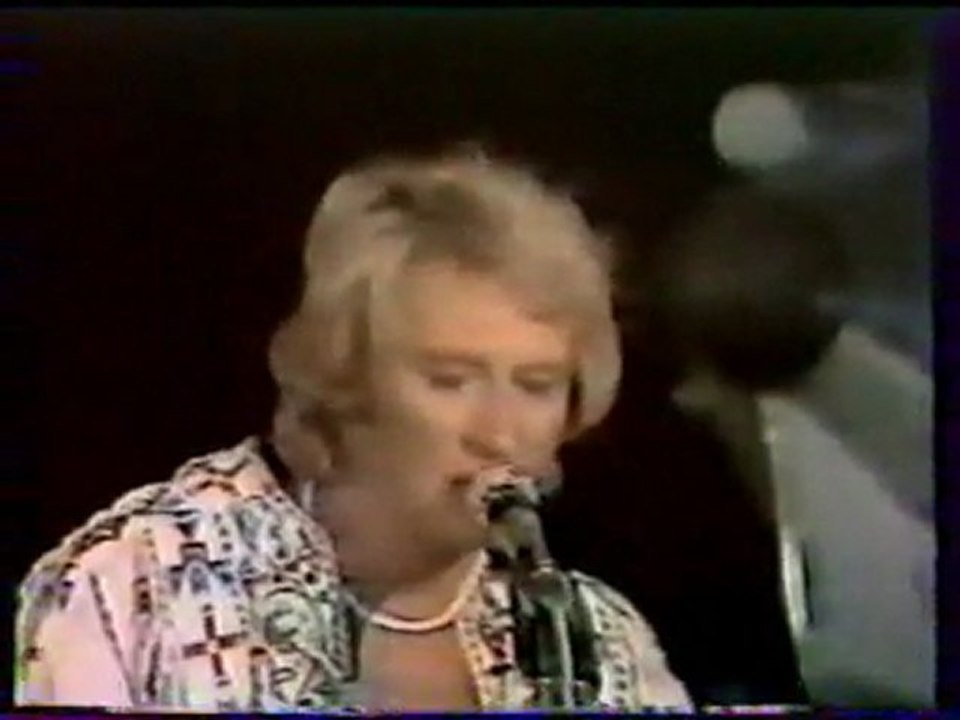 johnny hallyday salut charlie ( Porte Avion Foch 79)