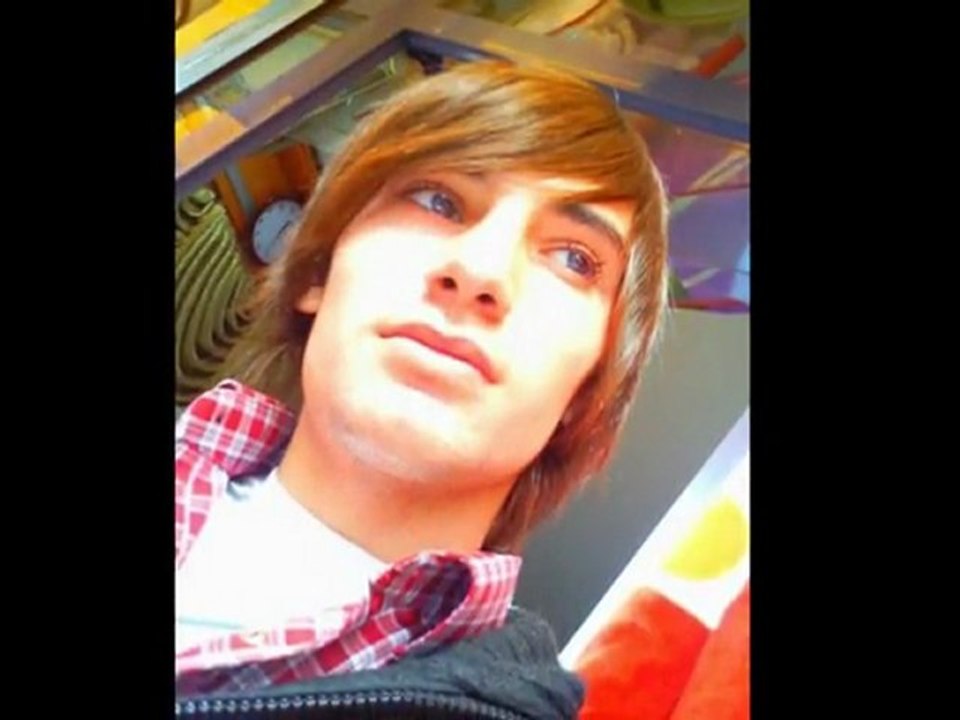 Kim biLir KimLer Dokundu o Narin eLLerine.. .