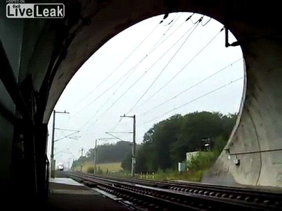 ICE bei Geschwindigkeit