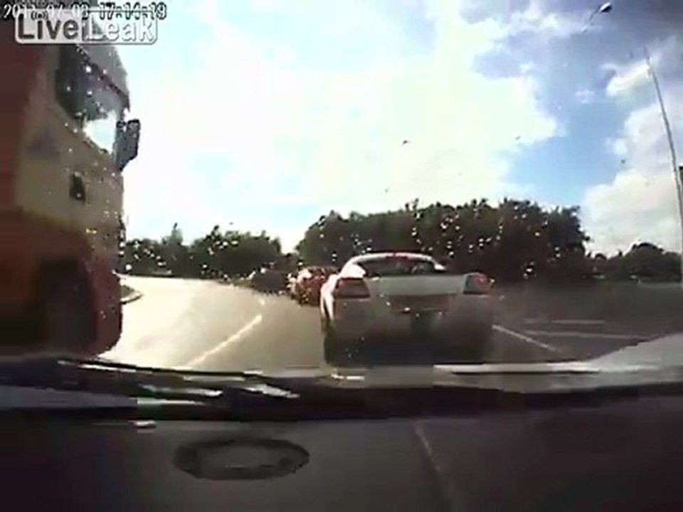 Vauxhall VX220 crash