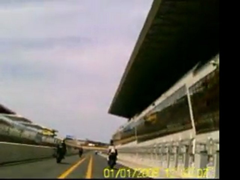 bUGATTI TOUR DE PISTE EN GSXR 1000