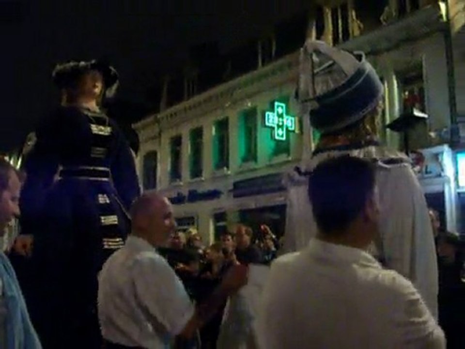 Les enfants de Mr et Mme Gayant dansent