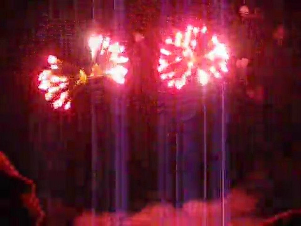 Fin du feu d'artifice du 14 juillet 2011 de Saint-Maur (36)