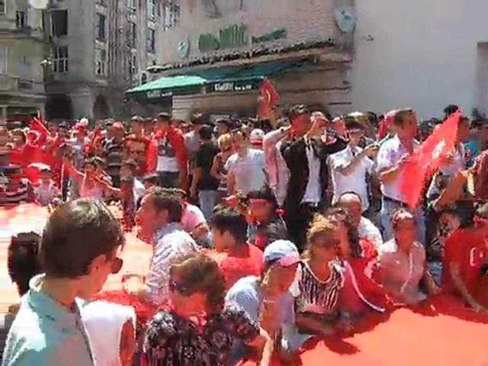TAKSİM DE BÖLÜCÜ TERÖR ÖRGÜTÜNE LANET YAĞDI-3