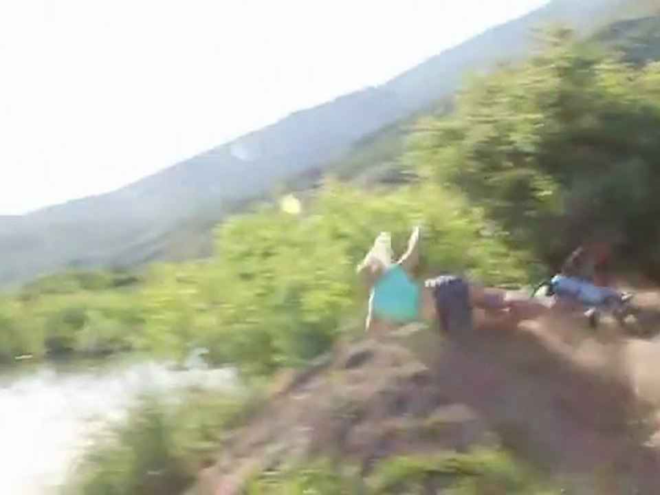 Mit dem Bike in einen See springen Fail