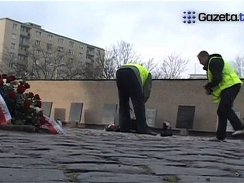 Zniszczony pomnik ofiar Pawiaka