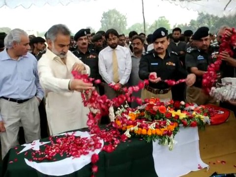 Attentat de Karachi: funérailles des victimes