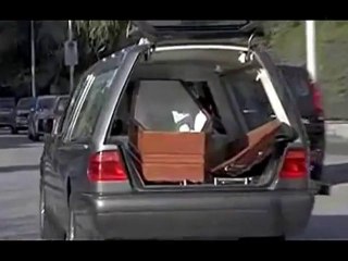 Les morts vivants reviennent sur terre avec les Bee Gees