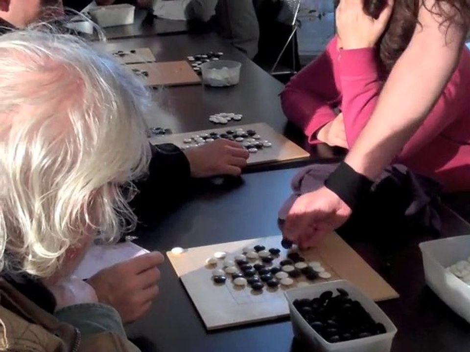 Arras : jeux de go à la médiathèque