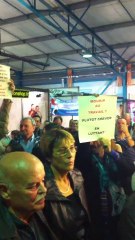 Des manifestants perturbent l'inauguration de la Foire