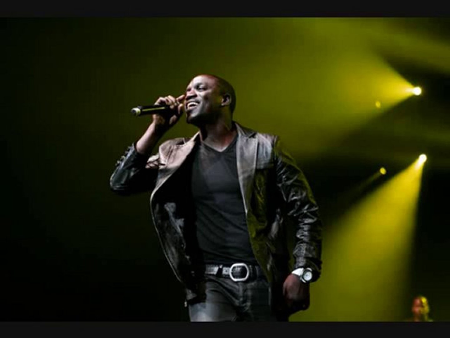 ⁣AKoN - BoDY BoUNCe