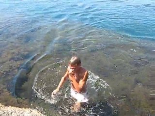 Прыжок с 20 метров в море!