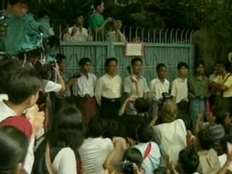 Aung San Suu Kyi freed