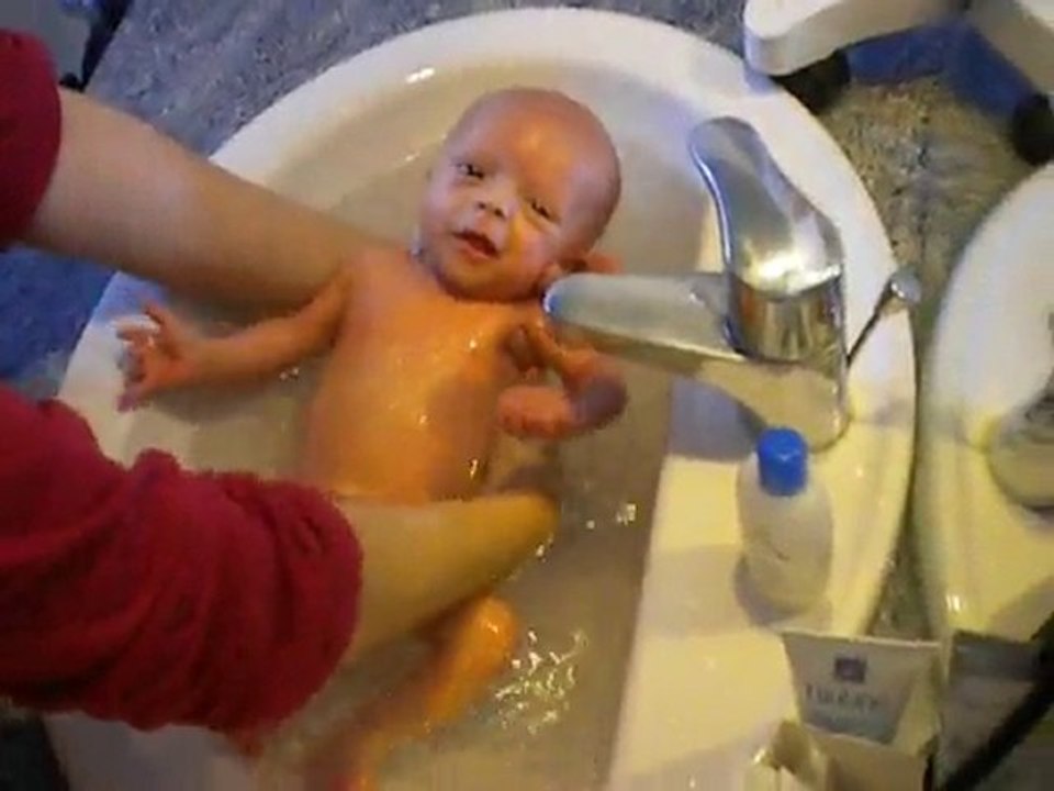 Mathis prend sont bains