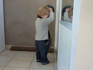 Je ris de me voir si bô en ce miroir !!!