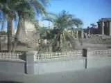 Arrivée en car à Louxor ( Egypte) - vue du temple de Louxor