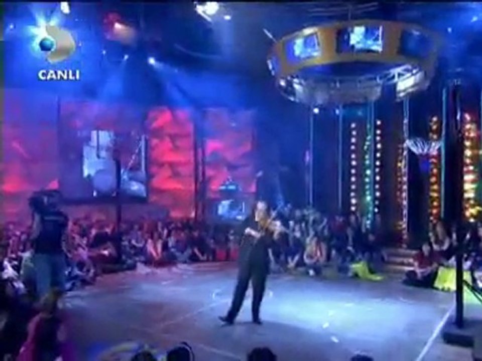 Farid Farjad-Tanha Ba Golha-Çiçekleri ile Yanlızتنها با گلها