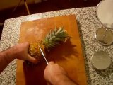 Ananas schälen