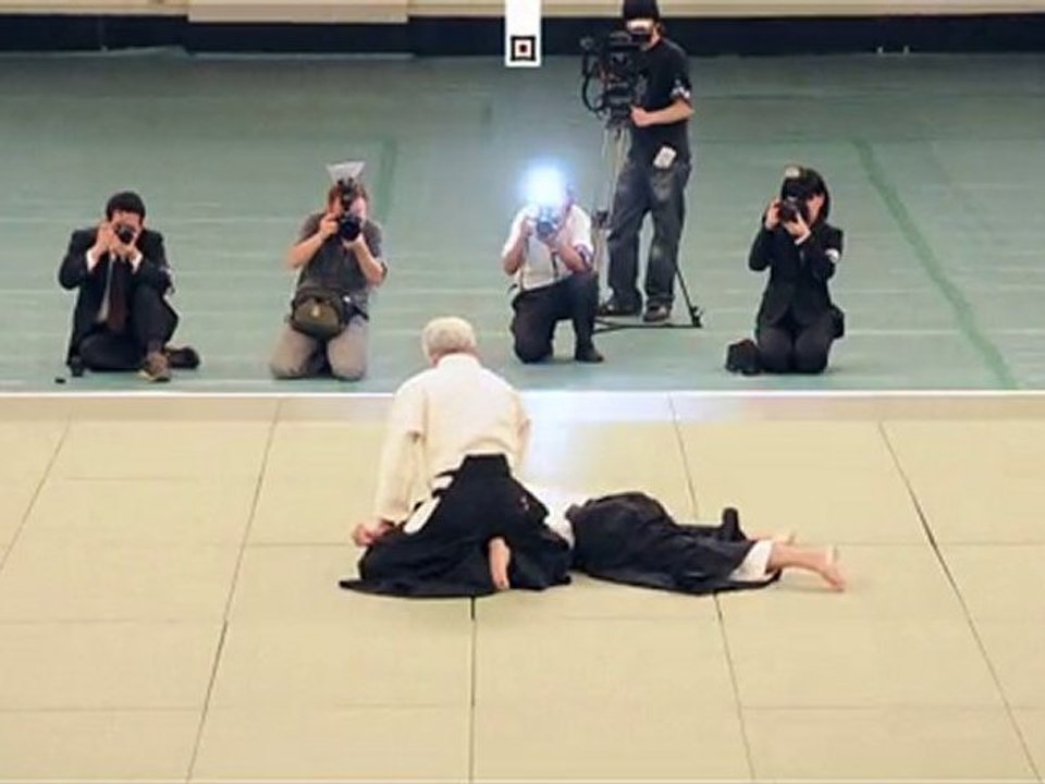 Great Aikido Demonstration Ueshiba Moriteru 2010 in HD