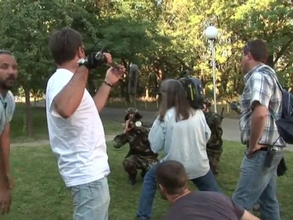  - Behind-the-scenes  (Anglais)
