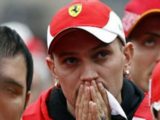 Vettel wins in Abu Dhabi to claim F1 crown