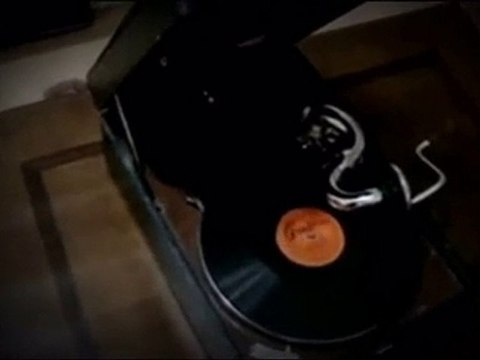 Vedia Rıza - Gözünün rengini sordum kara sevdâ dediler.HD