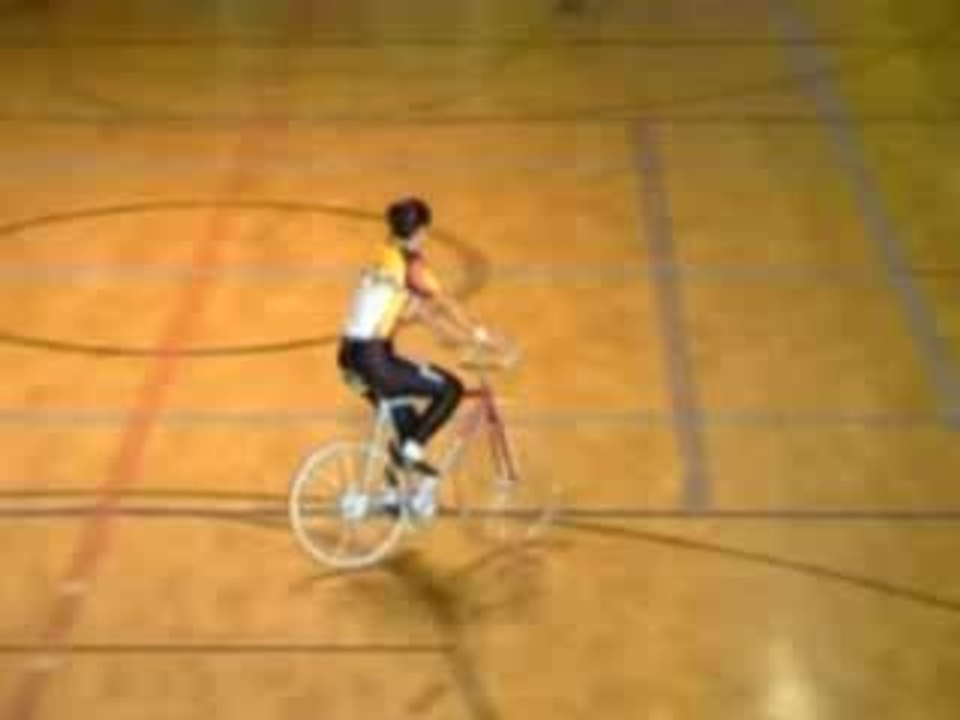 Acrobate vélo Bike tricks