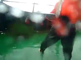 尖閣諸島中国漁船  Chinese fishing boat ATTACK Japanese warship.