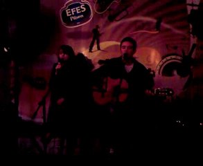 yarım bir şarkı ama güzel  yorum...