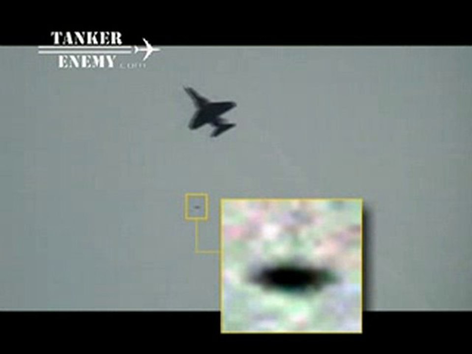 Ovni Escapes from a fighter which tries to intercept it