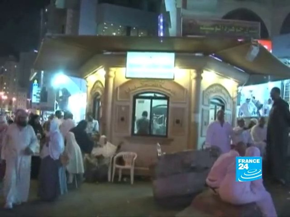 MECCA - Hundreds of thousands of pilgrims mark first day of