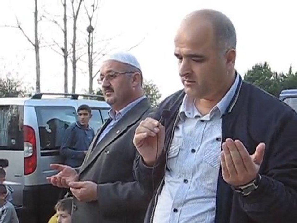 2010 Kurban Bayramı Mezarlıkta Dua