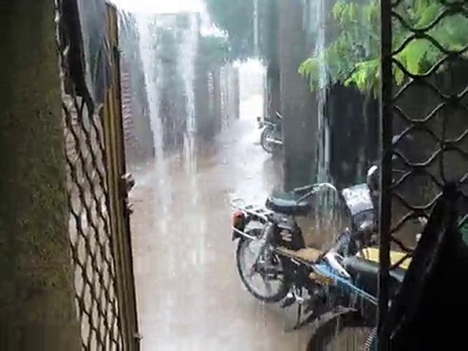 Saison des pluies - dans la cours