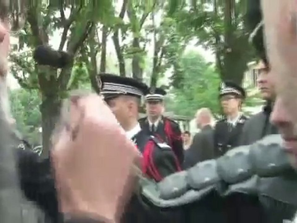 Le film de l'arrestation du bus de Dieudonné