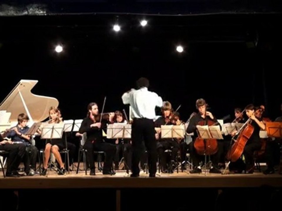8 et demi de Nino Rota par l'orchestre du stage