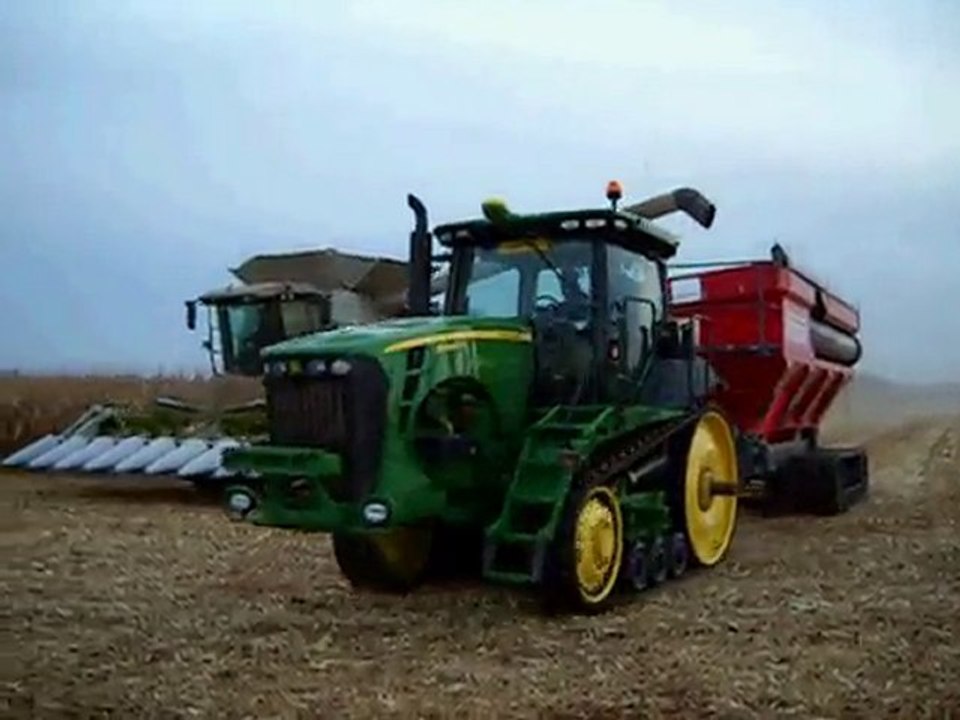 Démonstration d'un  8295RT avec un transbordeur à chenilles