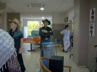 Démo à La Berangeraie, Les Danseurs se préparent