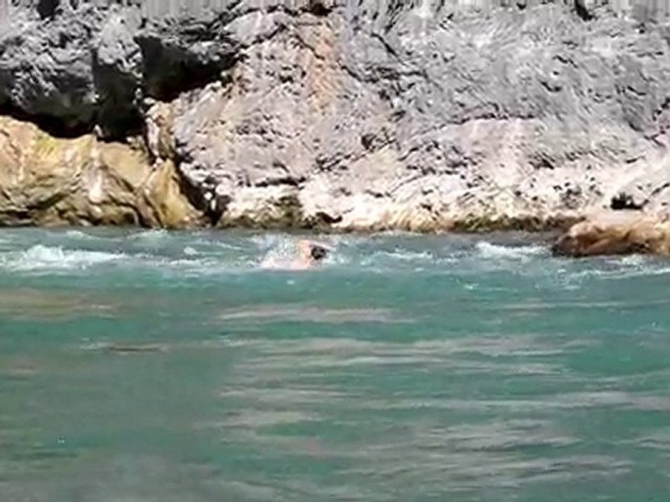 Captain Fab nage dans le  Verdon déchainé