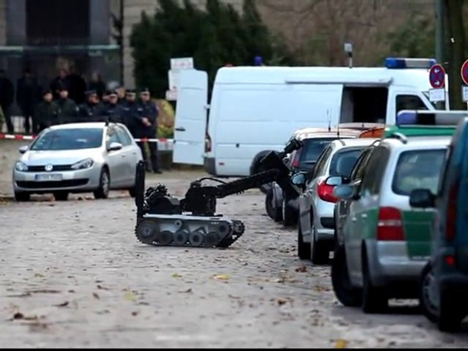 Bomb Alert outside the Vatikan Agency in Berlin